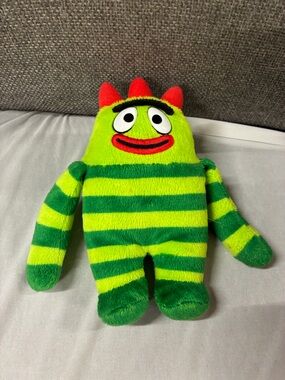 Stuffed Animal BROBEE Green Striped Monster Yo Gabba Gabba PLUSH Toy 2012